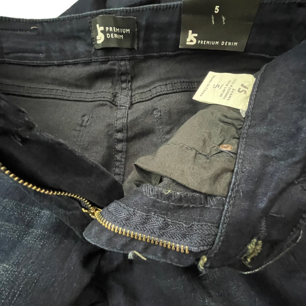 JS jeans size 5
Premium Denim - Picture 11 of 12